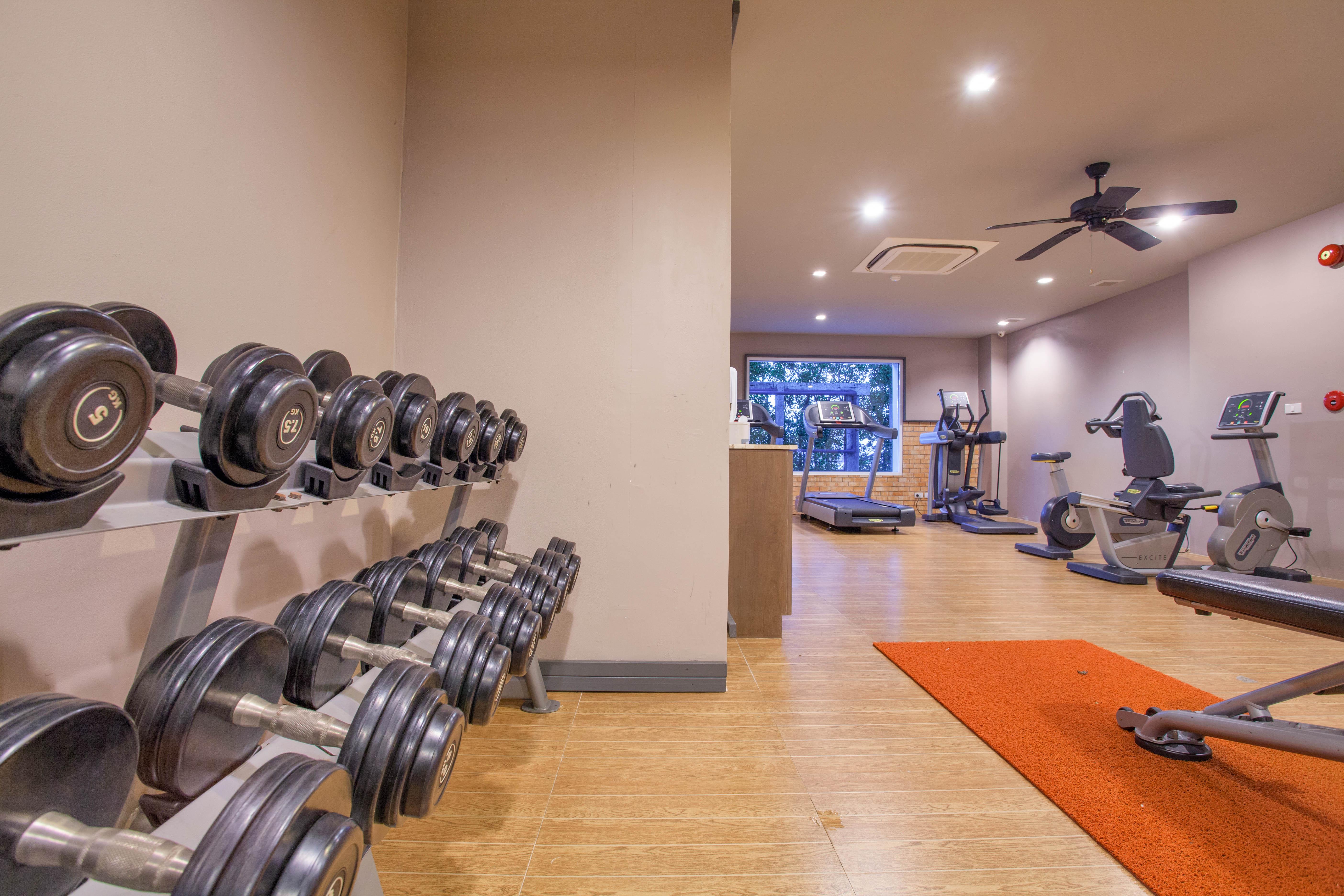 Zenmaya Oceanfront Phuket, Trademark Collection By Wyndham Patong Extérieur photo The gym at the hotel