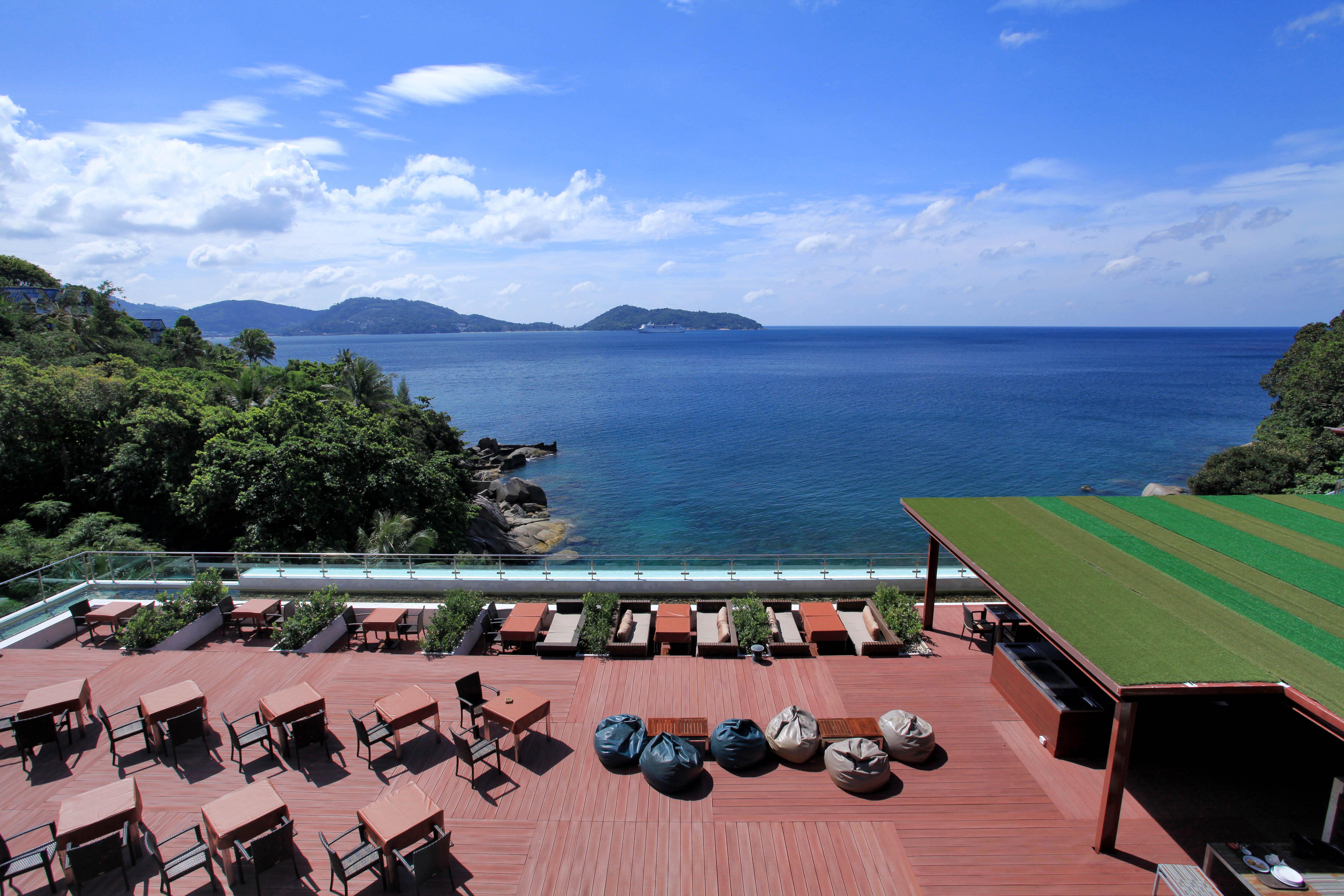 Zenmaya Oceanfront Phuket, Trademark Collection By Wyndham Patong Extérieur photo View of the Gulf of Thailand from the rooftop of the hotel