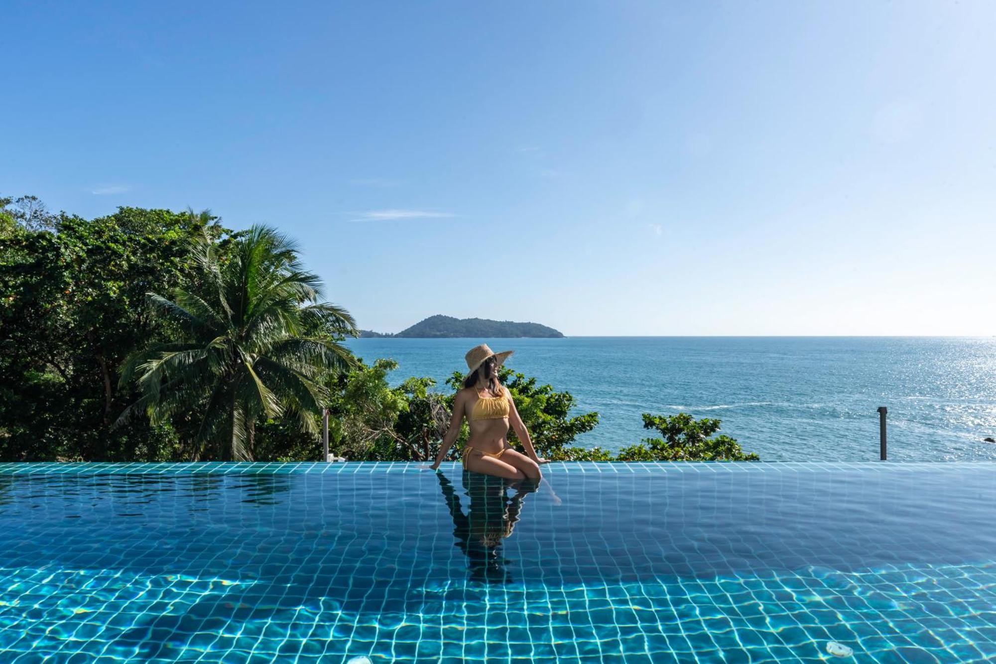 Zenmaya Oceanfront Phuket, Trademark Collection By Wyndham Patong Extérieur photo Infinity pool at a resort in Thailand